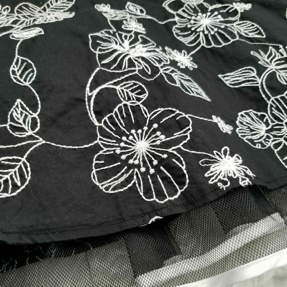 Black & White embroidery fit & flare summer dress - Picture 6 of 8